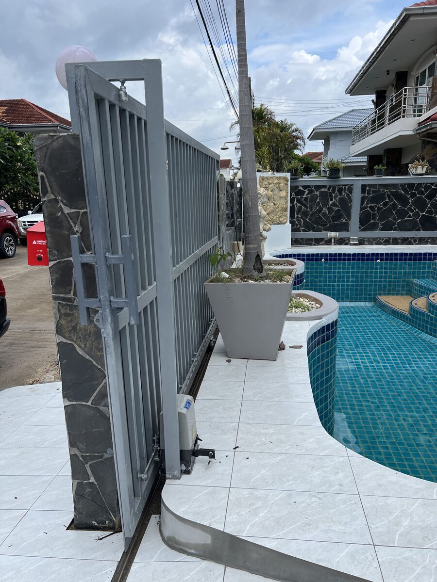 ทีมช่างติดตั้ง TZ Gate Auto